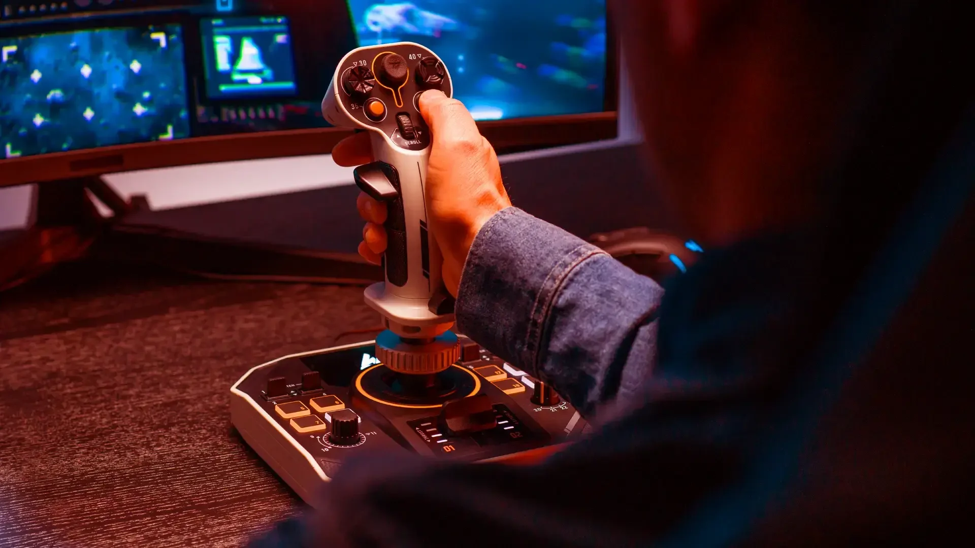 Thrustmaster Produkt Bild SoIR1 Thrustmaster Produkt Bild SoIR1